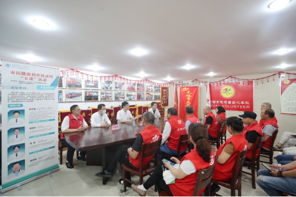 致敬城市行者！91成人视频
泌尿外科走进爱心车队义诊受欢迎.jpg